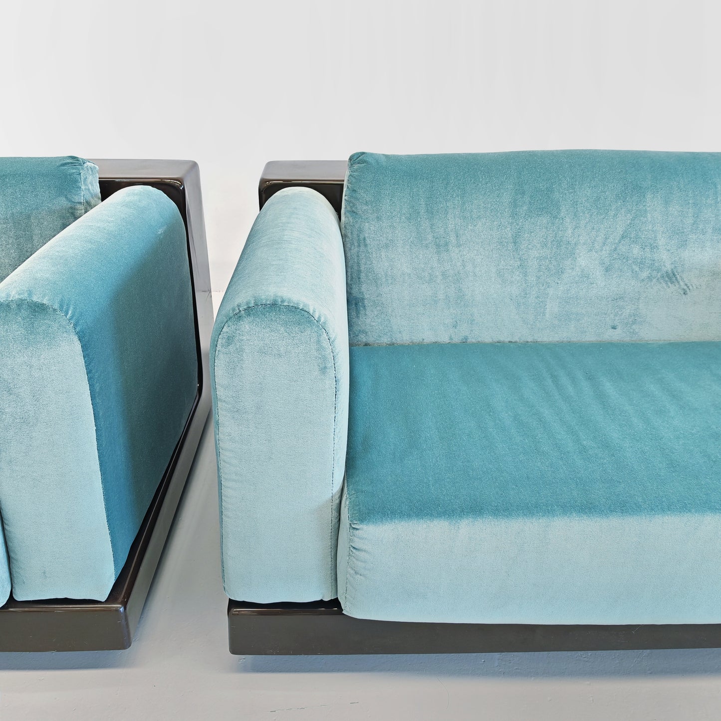 Coppia di poltrone in velluto celeste mod. "Gradual" Cini Boeri per Gavina anni 70