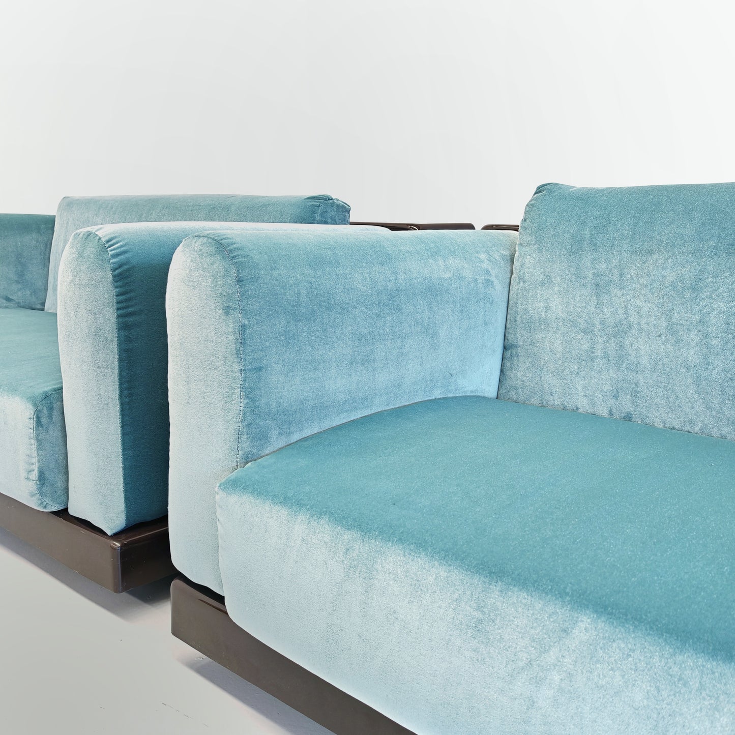 Coppia di poltrone in velluto celeste mod. "Gradual" Cini Boeri per Gavina anni 70