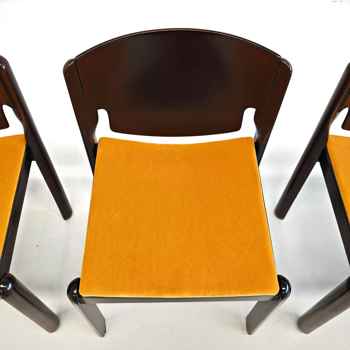 Ensemble de 4 chaises Modèle 122 Vico Magistretti pour Cassina, années 70
