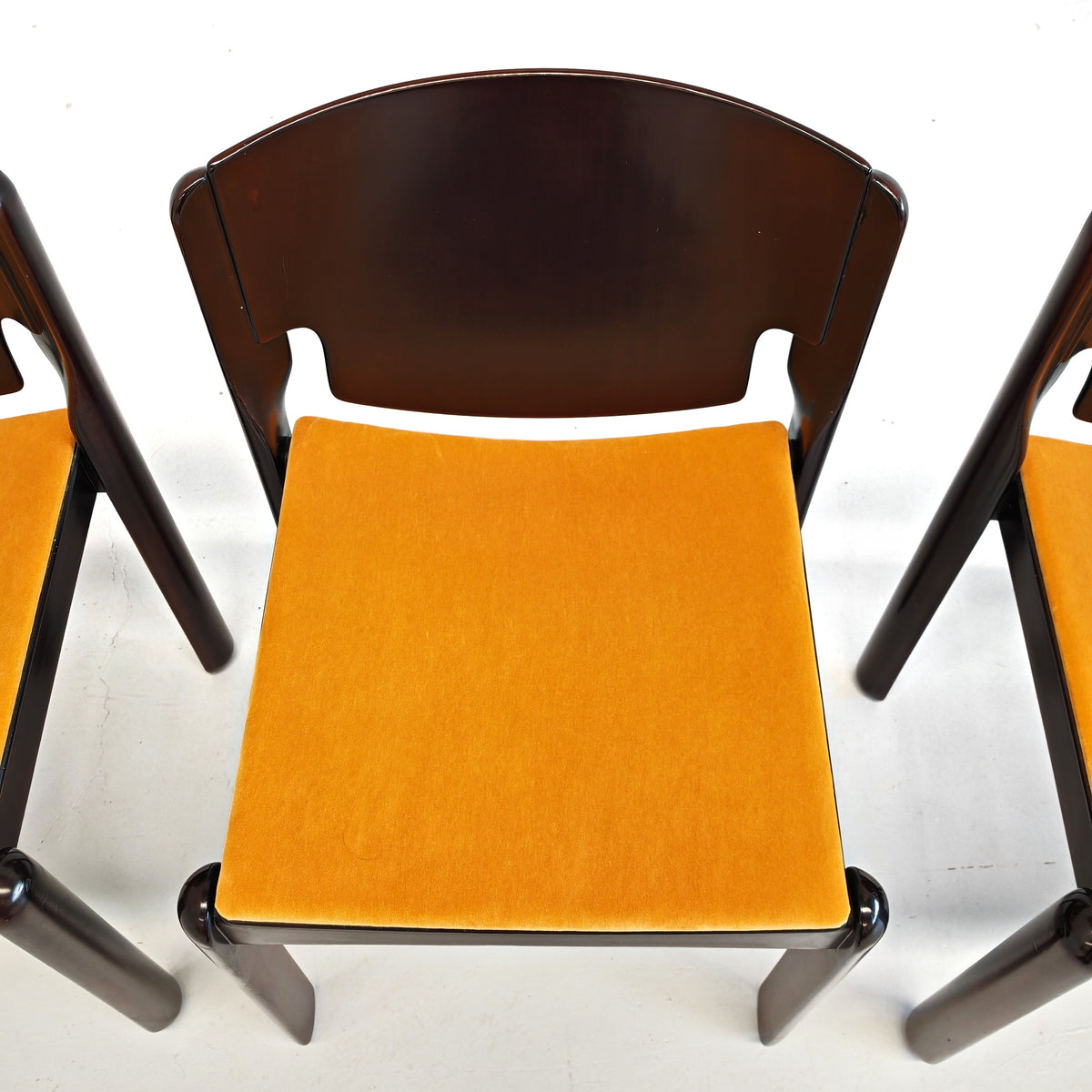 Ensemble de 4 chaises Modèle 122 Vico Magistretti pour Cassina, années 70