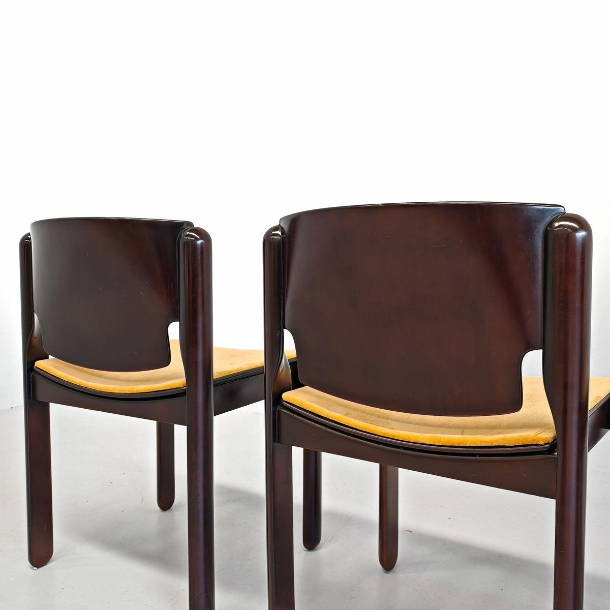 Ensemble de 4 chaises Modèle 122 Vico Magistretti pour Cassina, années 70