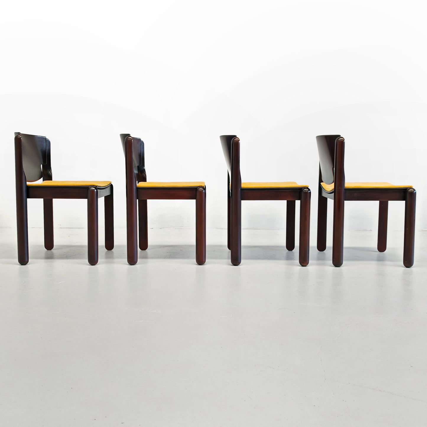 Set di 4 sedie Modello 122 Vico Magistretti per Cassina anni 70