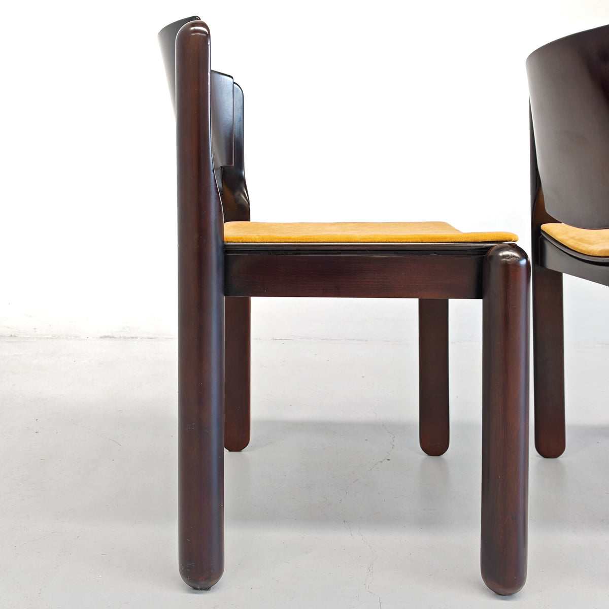 Ensemble de 4 chaises Modèle 122 Vico Magistretti pour Cassina, années 70