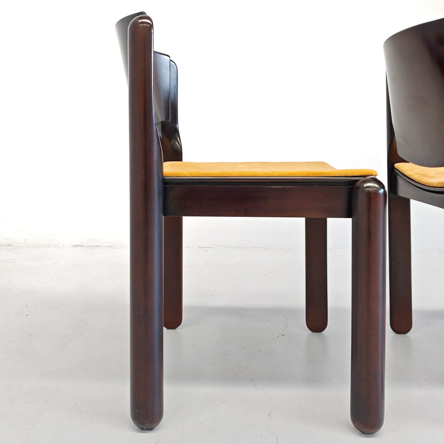 Set di 4 sedie Modello 122 Vico Magistretti per Cassina anni 70