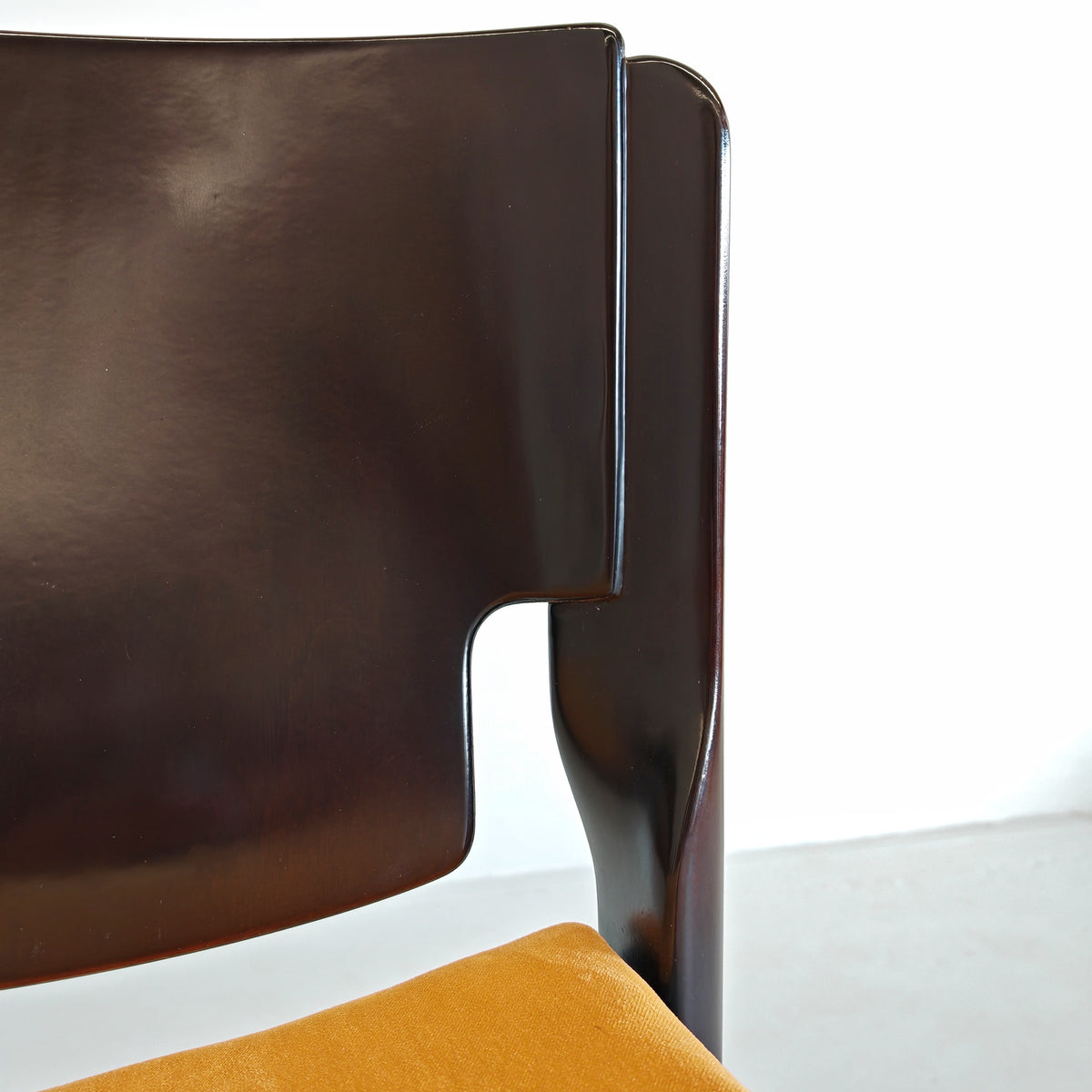 Ensemble de 4 chaises Modèle 122 Vico Magistretti pour Cassina, années 70
