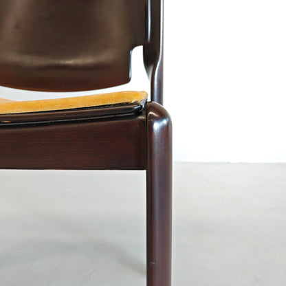 Ensemble de 4 chaises Modèle 122 Vico Magistretti pour Cassina, années 70