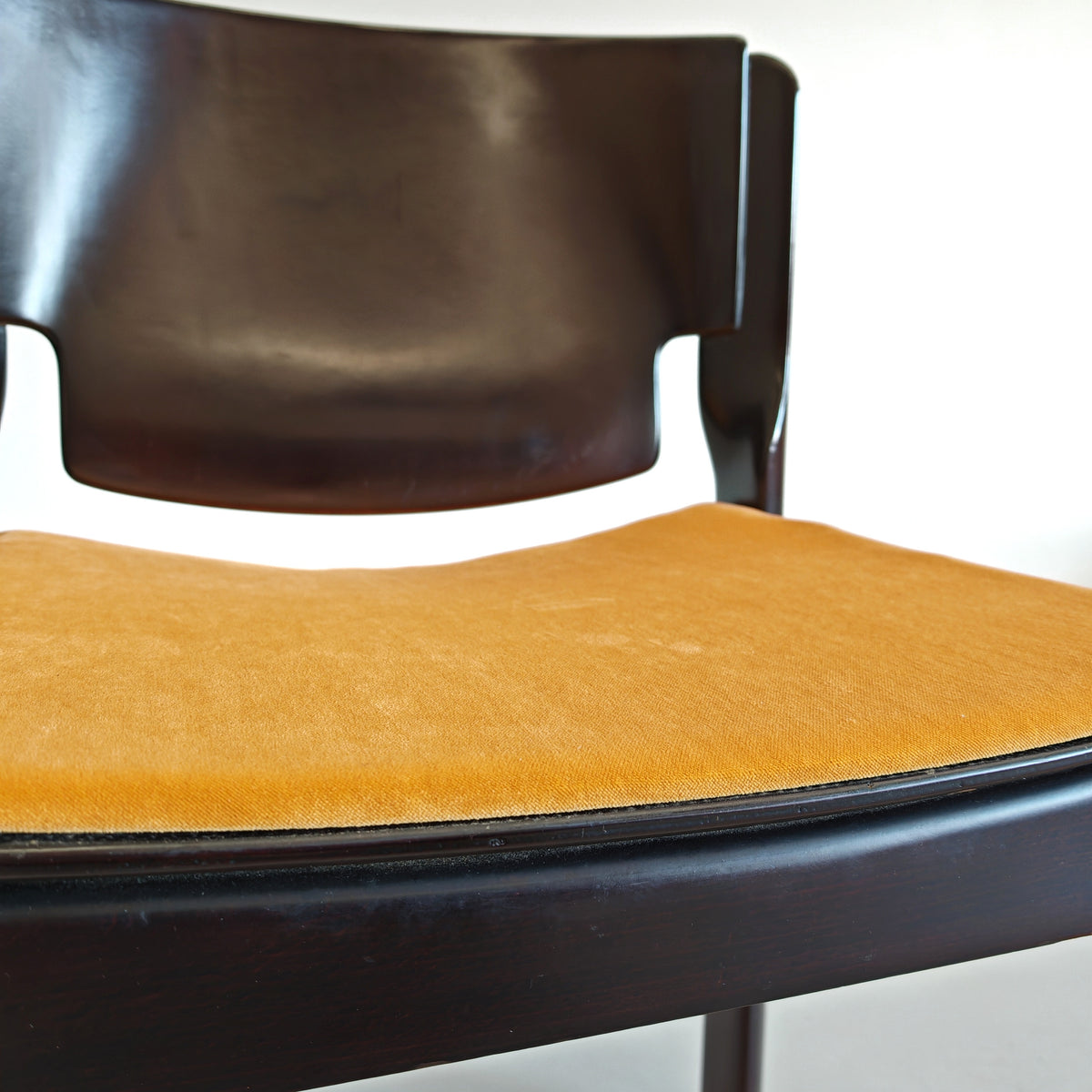 Ensemble de 4 chaises Modèle 122 Vico Magistretti pour Cassina, années 70