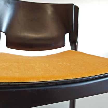 Ensemble de 4 chaises Modèle 122 Vico Magistretti pour Cassina, années 70