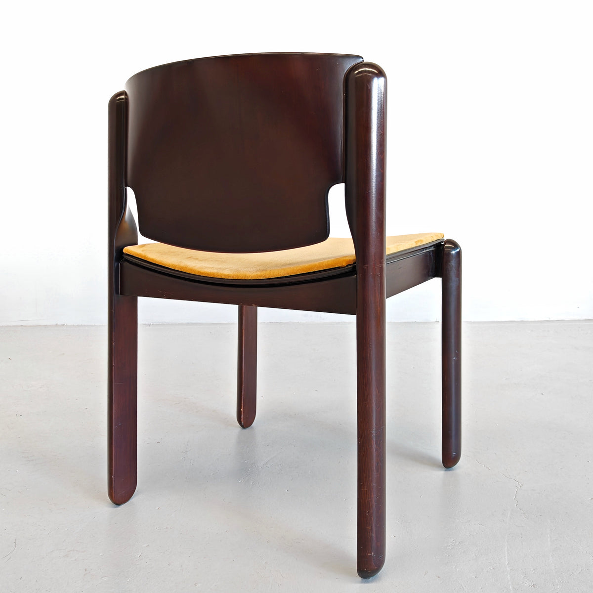 Ensemble de 4 chaises Modèle 122 Vico Magistretti pour Cassina, années 70