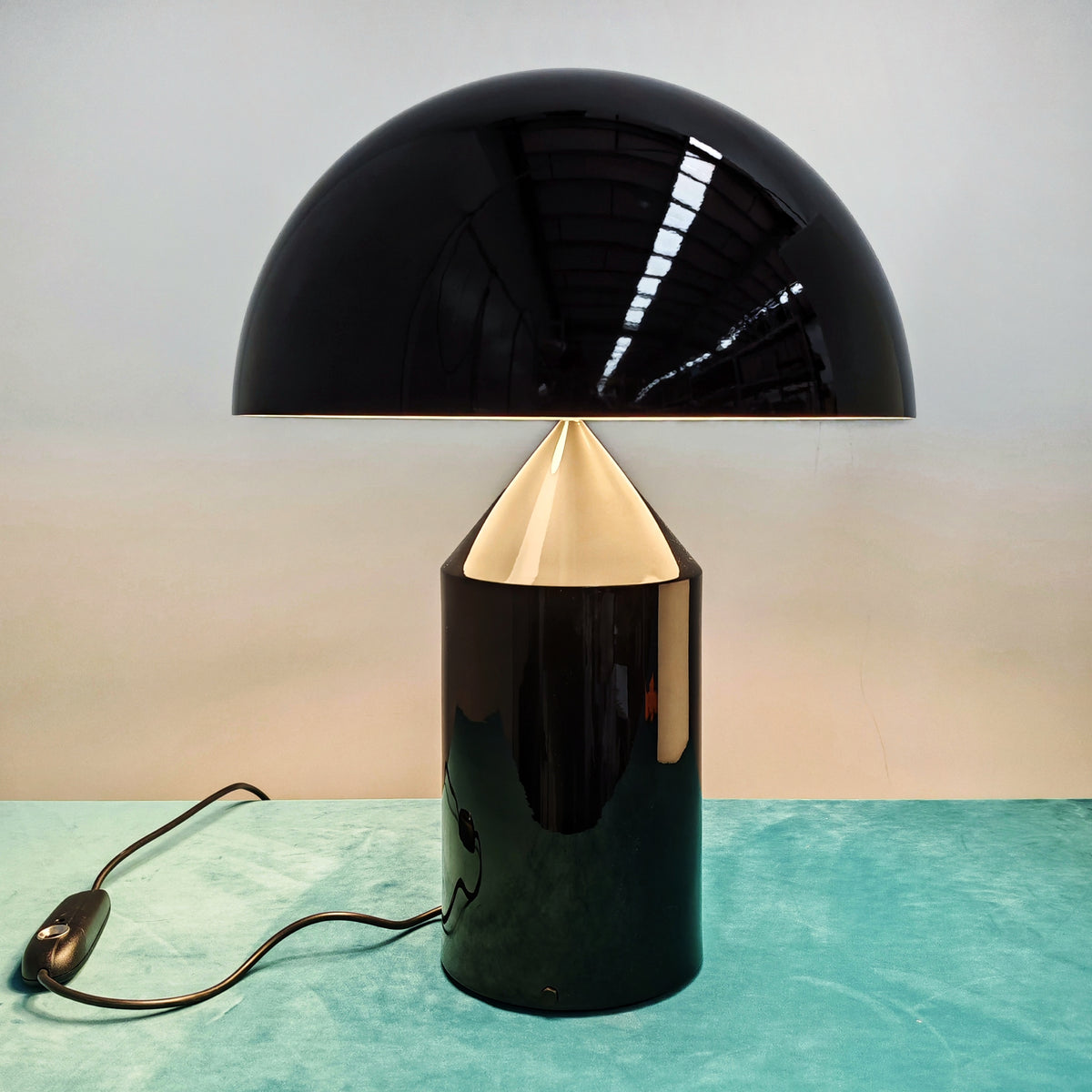 Lampe de table "Atollo" (Grande) Vico Magistretti pour Oluce métal noir