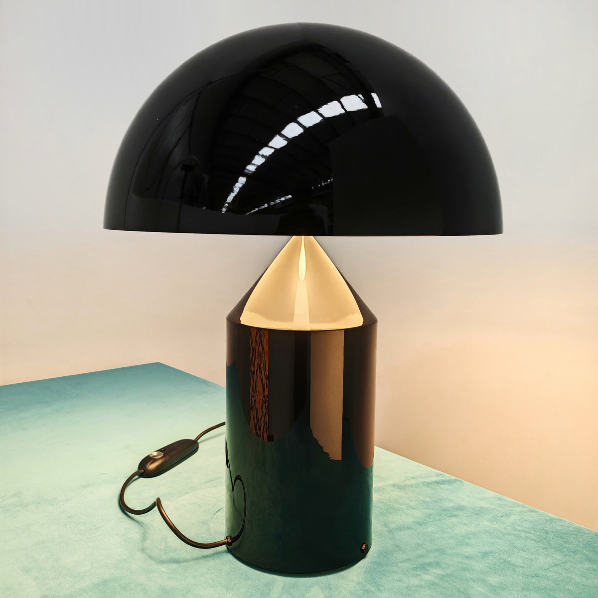 Lampe de table "Atollo" (Grande) Vico Magistretti pour Oluce métal noir