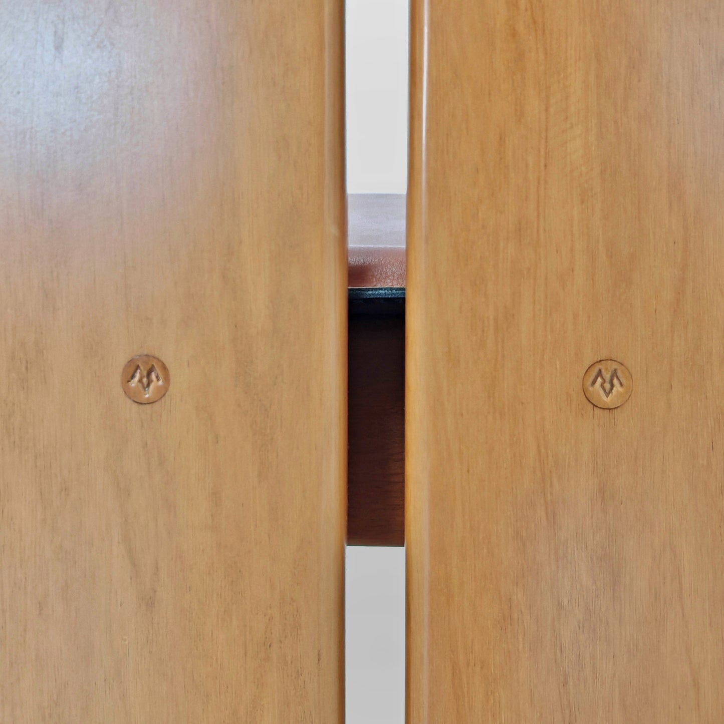 4 Sedie in noce chiaro e pelle modello Africa serie Artona Afra e Tobia Scarpa per Maxalto anni 70