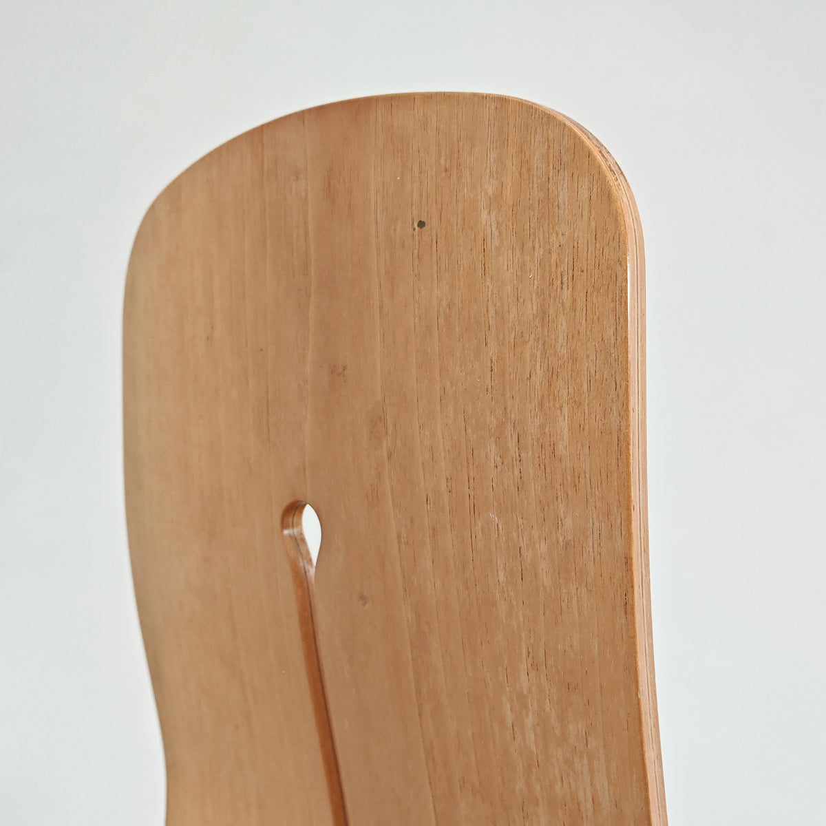 Sedia in noce e pelle nera modello 765 Carlo scarpa per Bernini anni 70