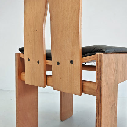 Sedia in noce e pelle nera modello 765 Carlo scarpa per Bernini anni 70