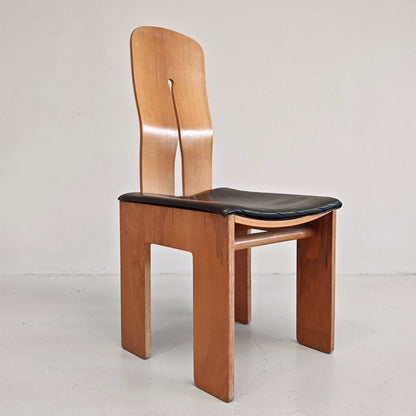 Sedia in noce e pelle nera modello 765 Carlo scarpa per Bernini anni 70