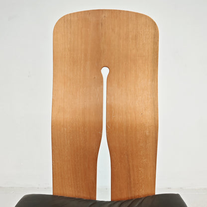 Sedia in noce e pelle nera modello 765 Carlo scarpa per Bernini anni 70