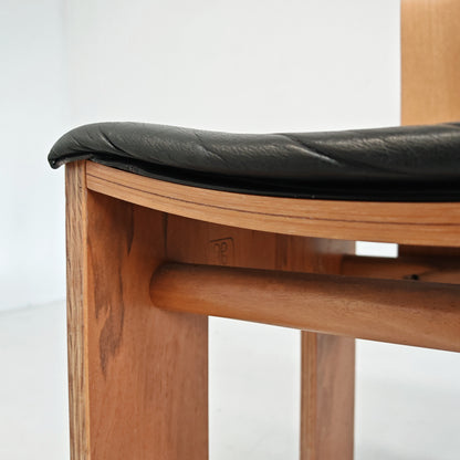 Sedia in noce e pelle nera modello 765 Carlo scarpa per Bernini anni 70