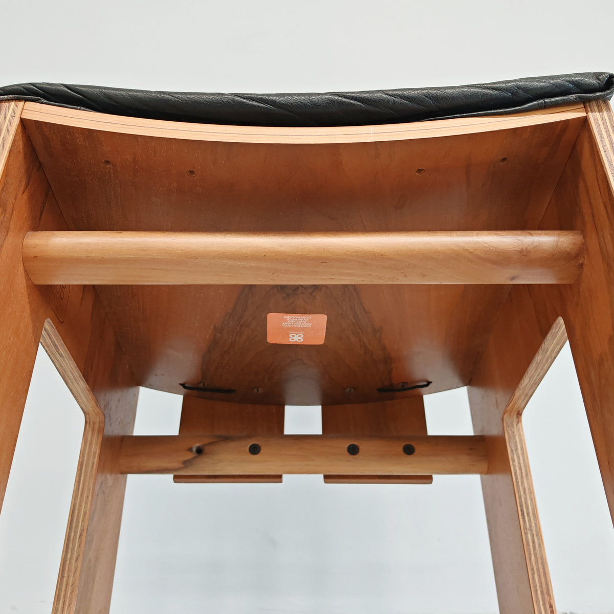 Sedia in noce e pelle nera modello 765 Carlo scarpa per Bernini anni 70