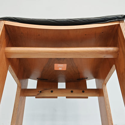 Sedia in noce e pelle nera modello 765 Carlo scarpa per Bernini anni 70