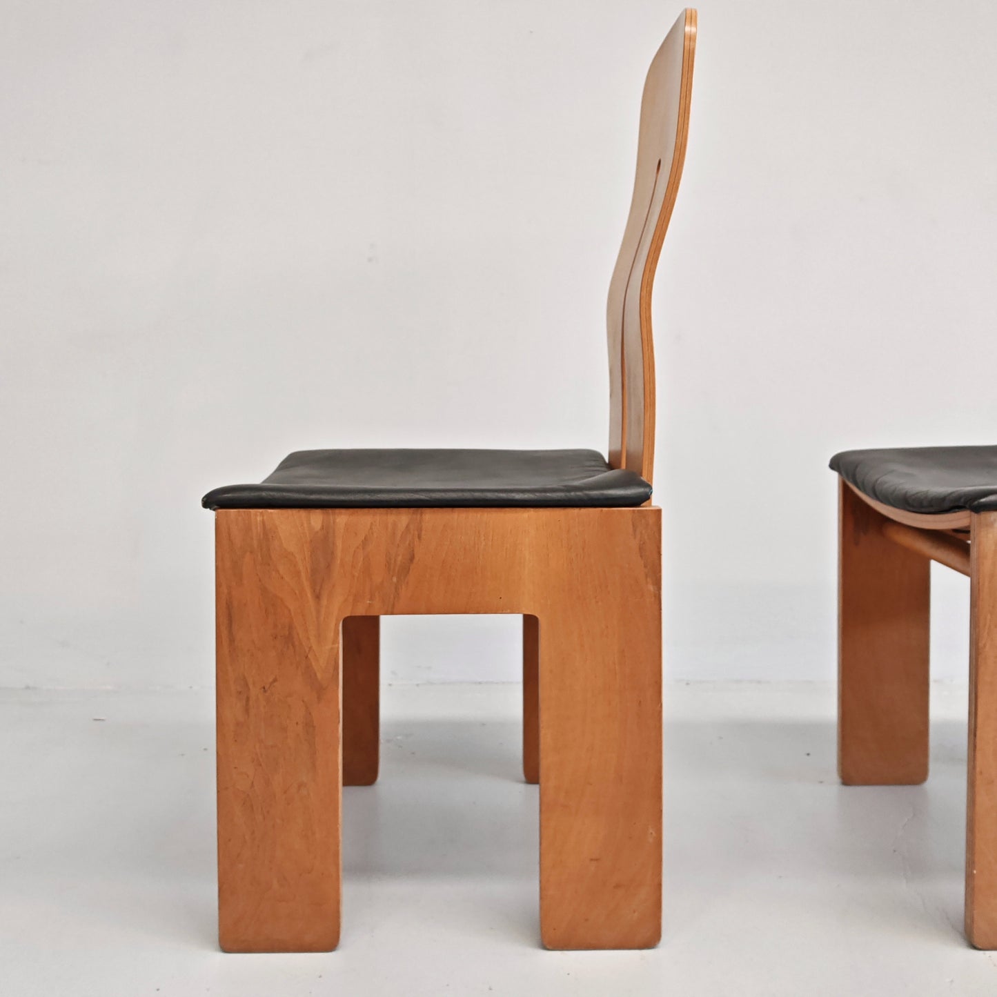 Coppia sedie 765 Carlo Scarpa per Bernini anni 70