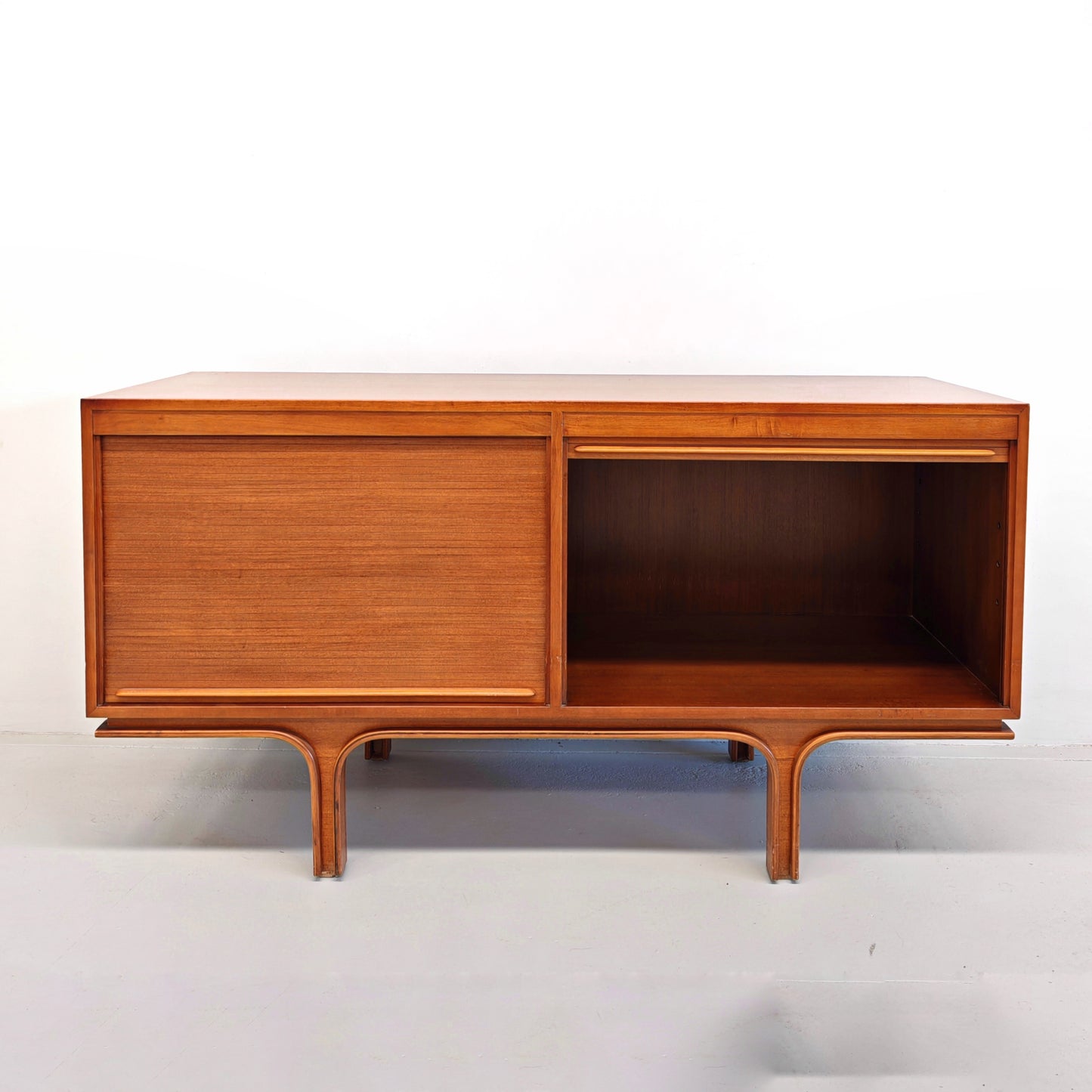 Credenza in legno chiaro vintage anni 60 Attribuita a Gianfranco Frattini (B)