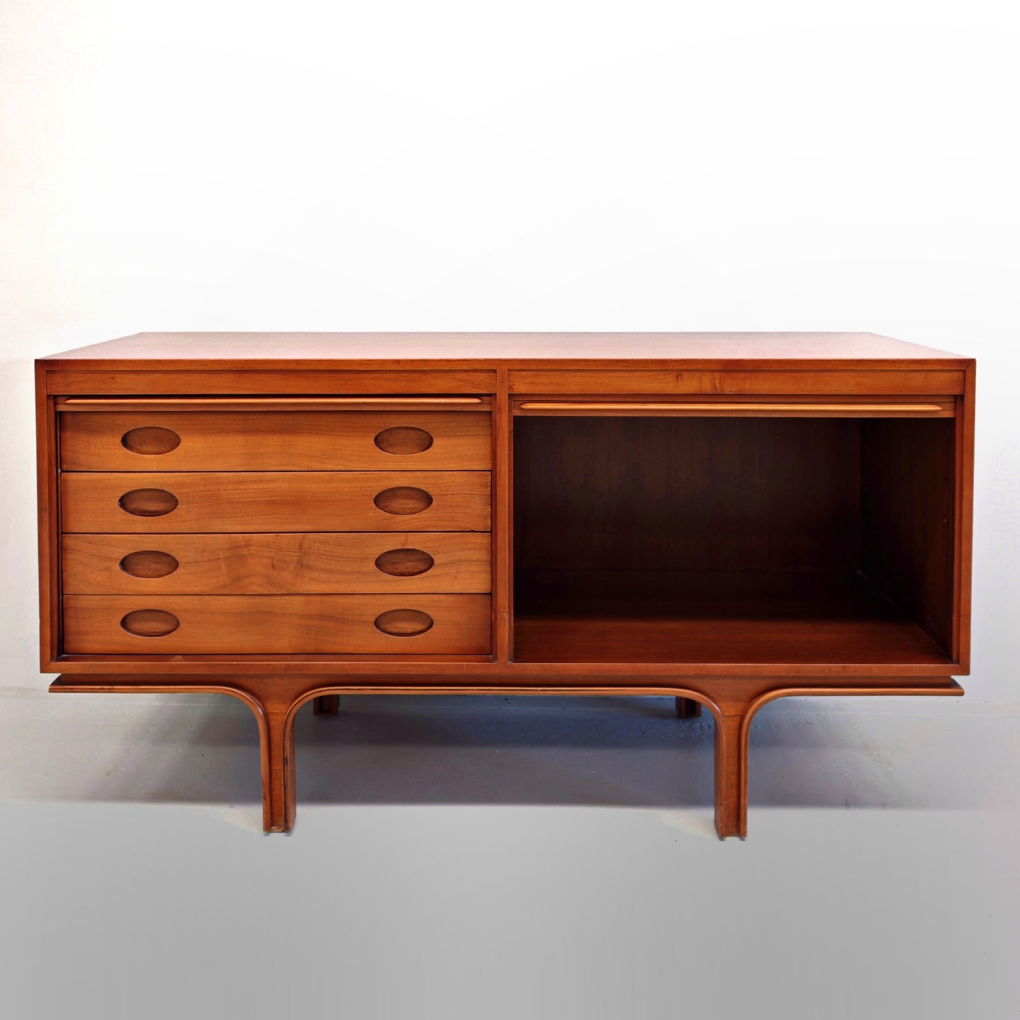 Credenza in legno chiaro vintage anni 60 Attribuita a Gianfranco Frattini (B)