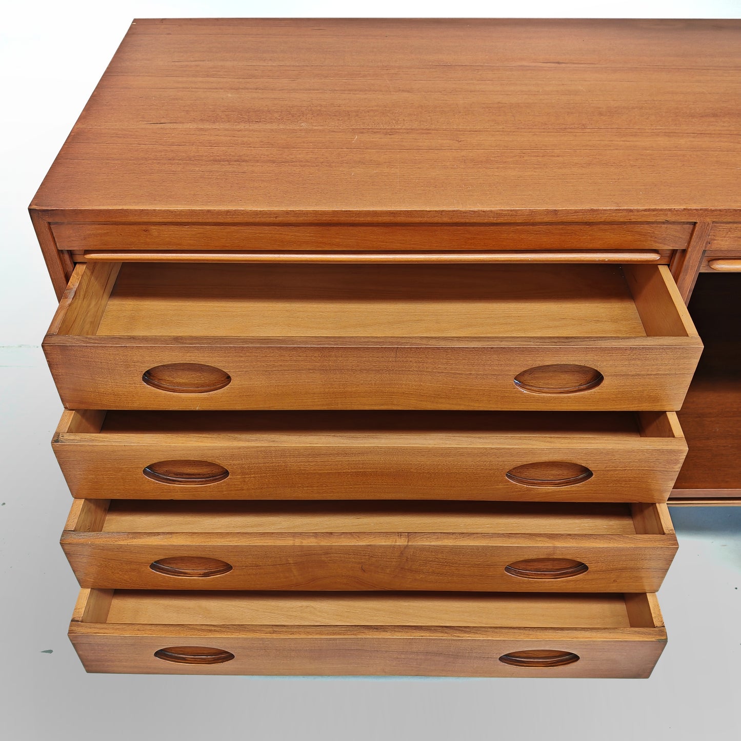 Credenza in legno chiaro vintage anni 60 Attribuita a Gianfranco Frattini (B)