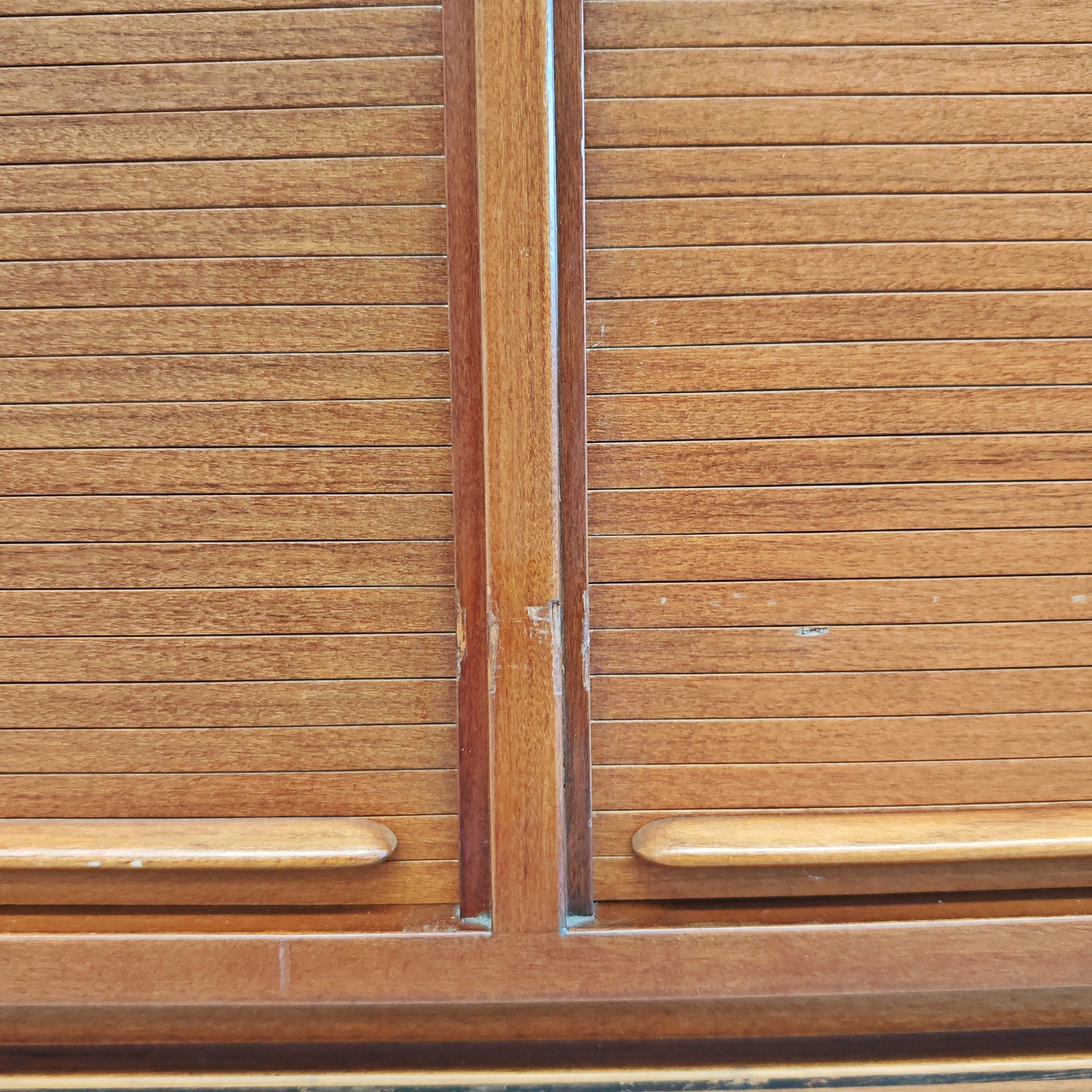 Credenza in legno chiaro vintage anni 60 Attribuita a Gianfranco Frattini (B)