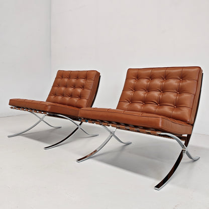 Coppia di ICONICHE POLTRONE IN PELLE COGNAC Tabacco Poltrone Barcelona Ludwig Mies van der Rohe per Knoll