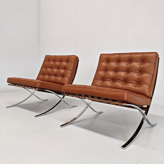 Coppia di ICONICHE POLTRONE IN PELLE COGNAC Tabacco Poltrone Barcelona Ludwig Mies van der Rohe per Knoll