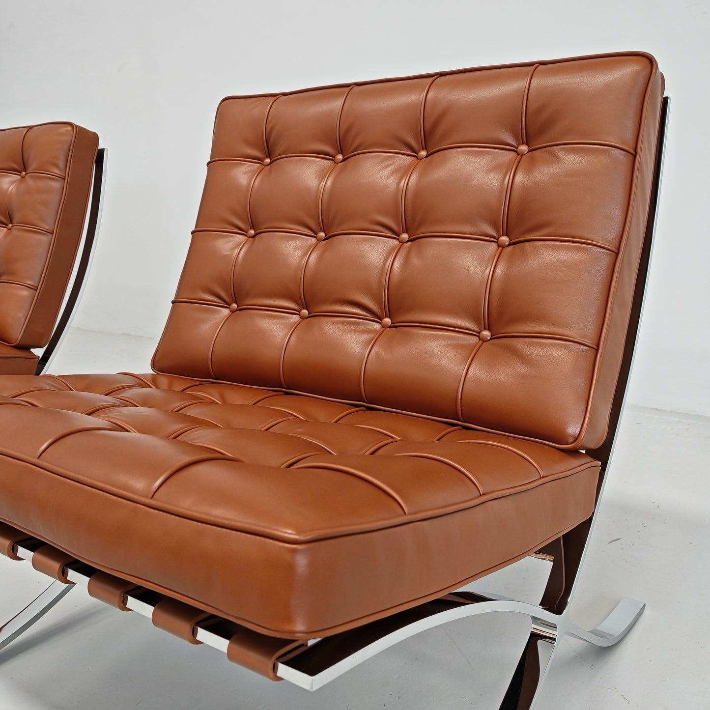 Coppia di ICONICHE POLTRONE IN PELLE COGNAC Tabacco Poltrone Barcelona Ludwig Mies van der Rohe per Knoll