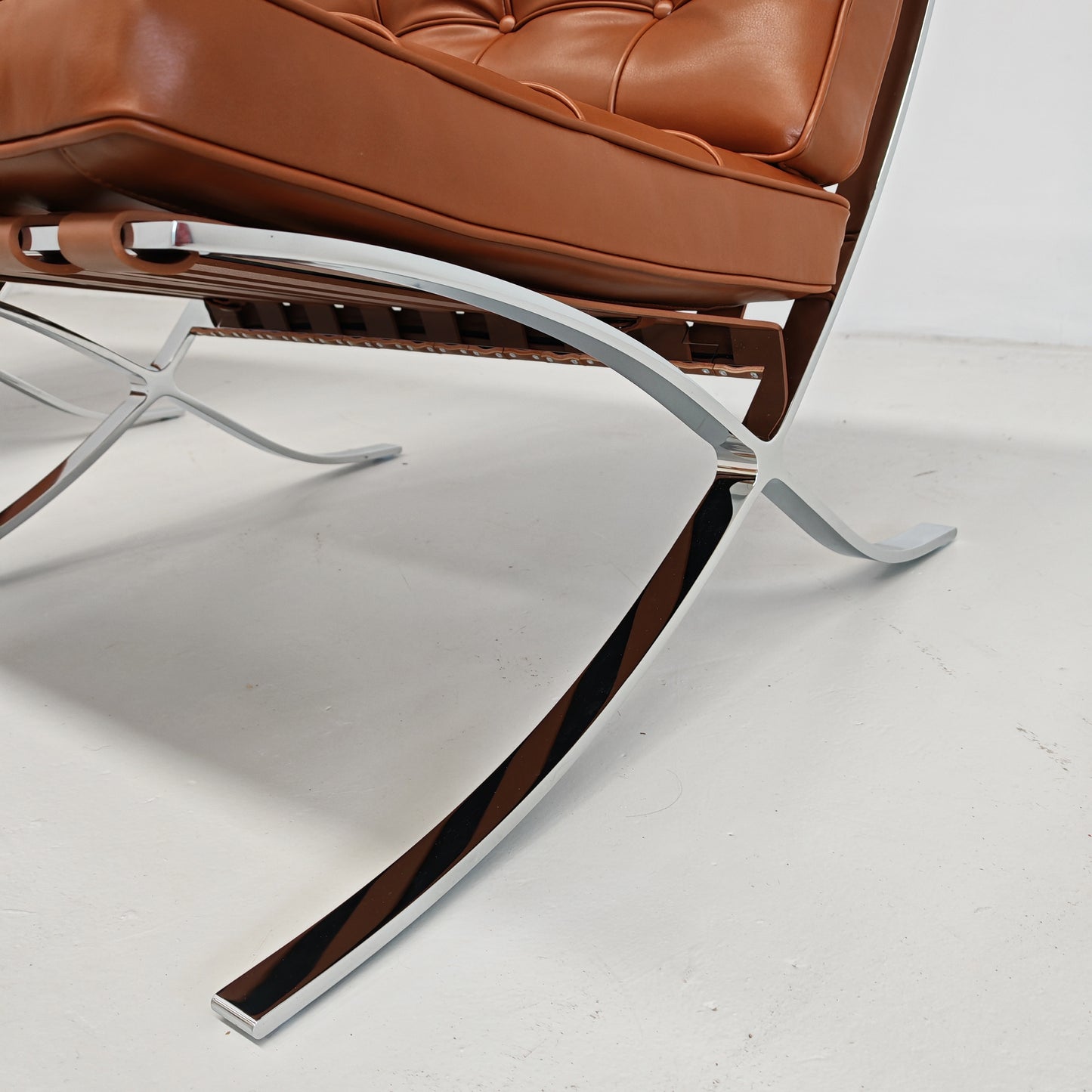 Coppia di ICONICHE POLTRONE IN PELLE COGNAC Tabacco Poltrone Barcelona Ludwig Mies van der Rohe per Knoll