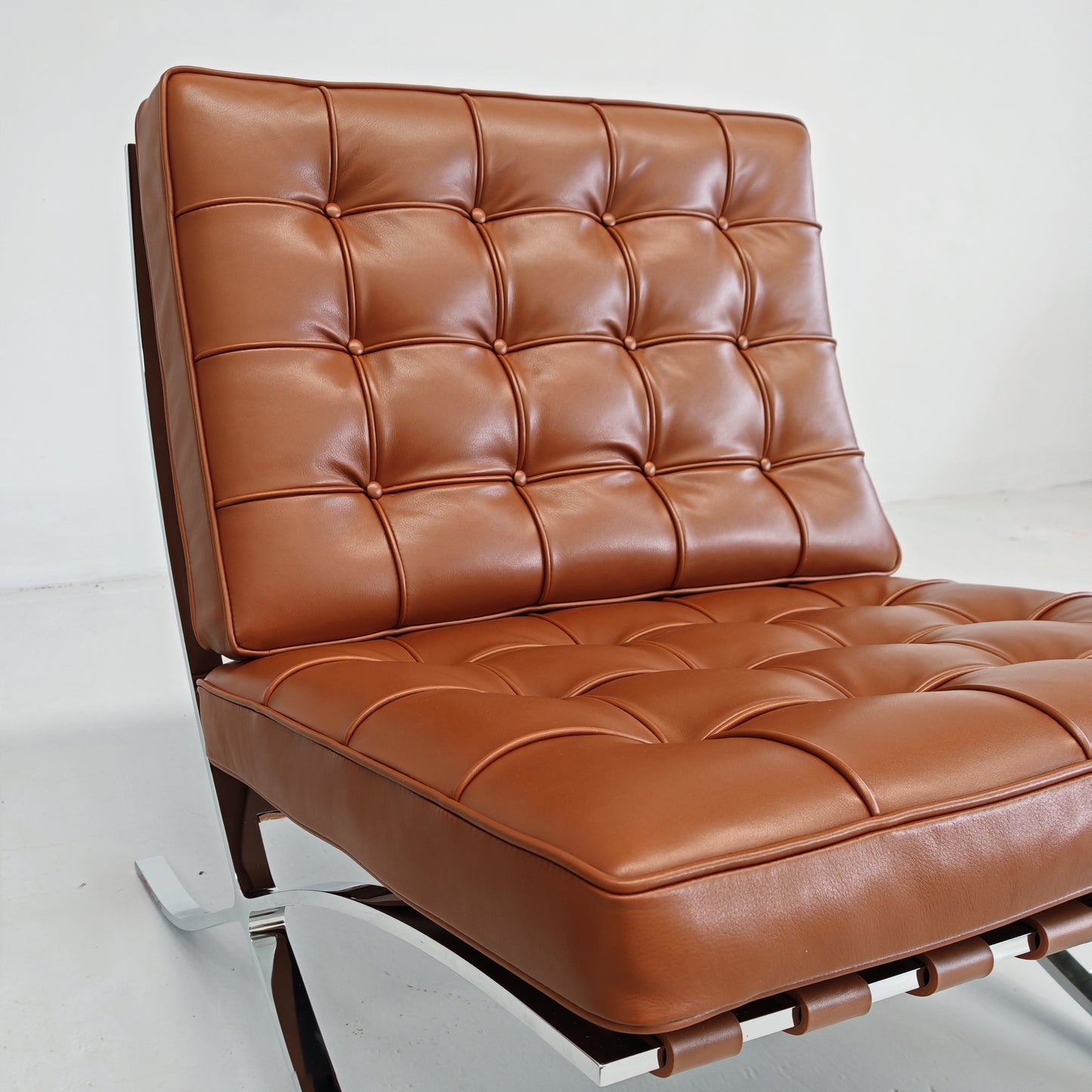 Coppia di ICONICHE POLTRONE IN PELLE COGNAC Tabacco Poltrone Barcelona Ludwig Mies van der Rohe per Knoll