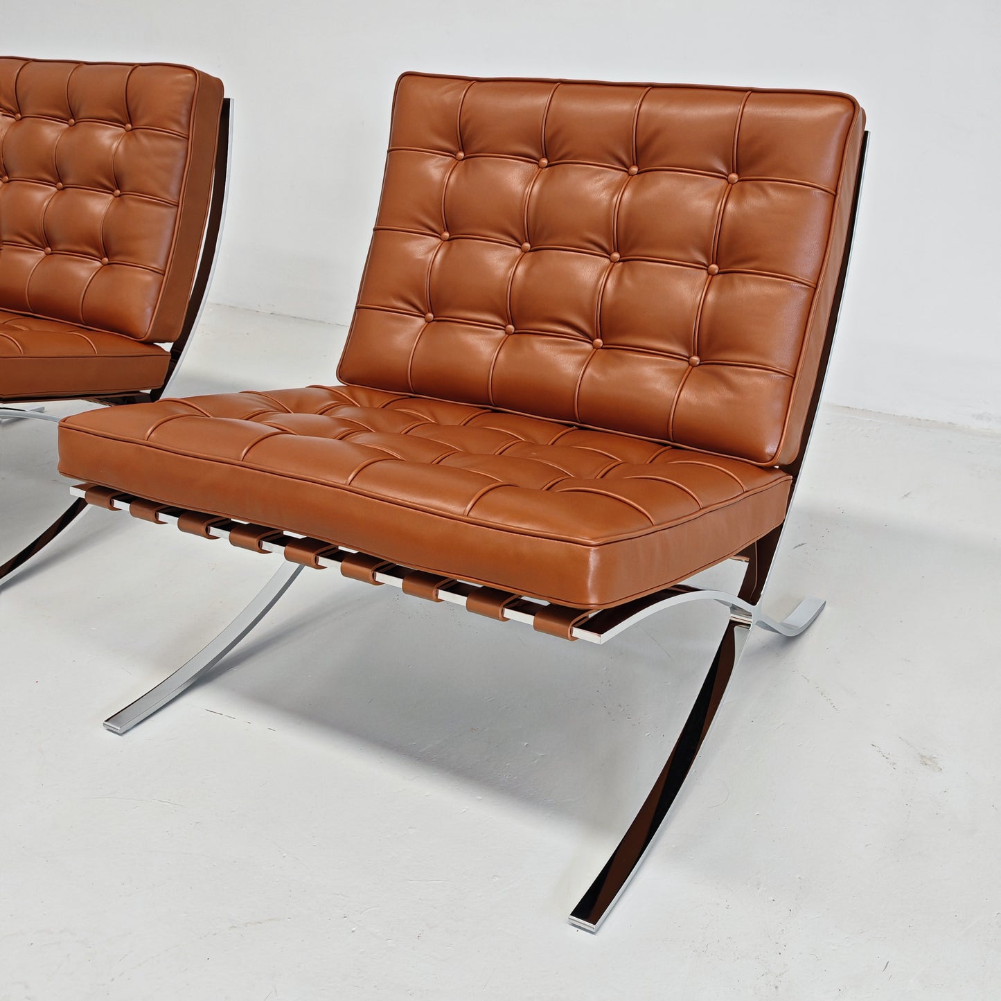 Coppia di ICONICHE POLTRONE IN PELLE COGNAC Tabacco Poltrone Barcelona Ludwig Mies van der Rohe per Knoll