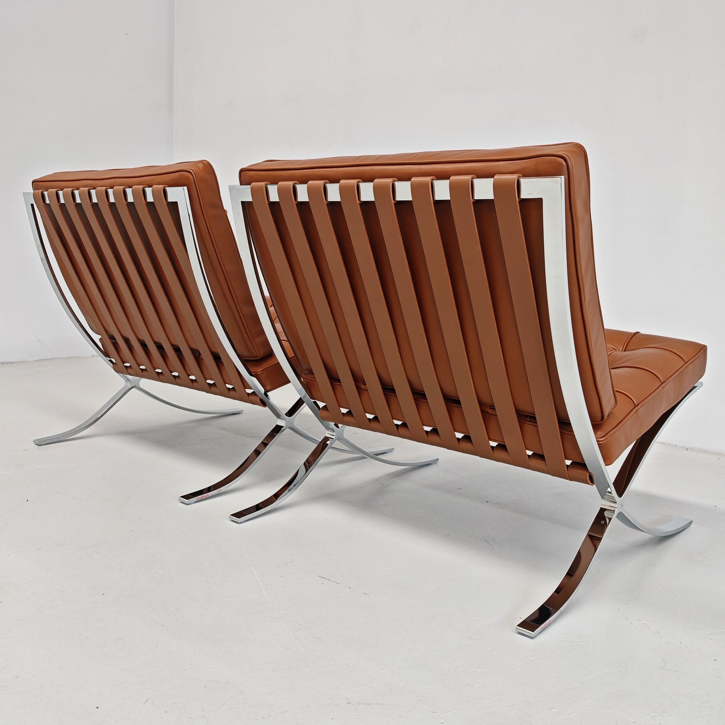 Coppia di ICONICHE POLTRONE IN PELLE COGNAC Tabacco Poltrone Barcelona Ludwig Mies van der Rohe per Knoll