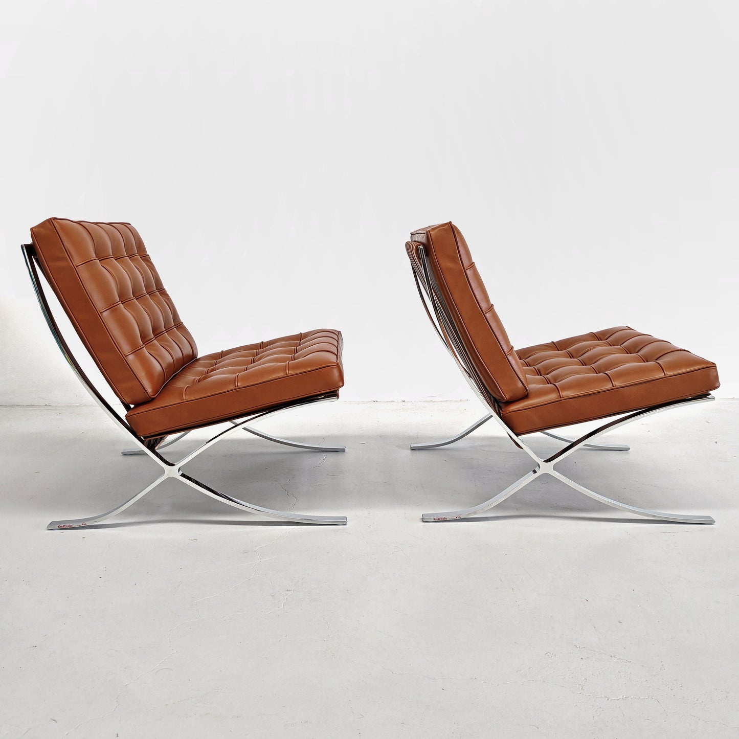 Coppia di ICONICHE POLTRONE IN PELLE COGNAC Tabacco Poltrone Barcelona Ludwig Mies van der Rohe per Knoll