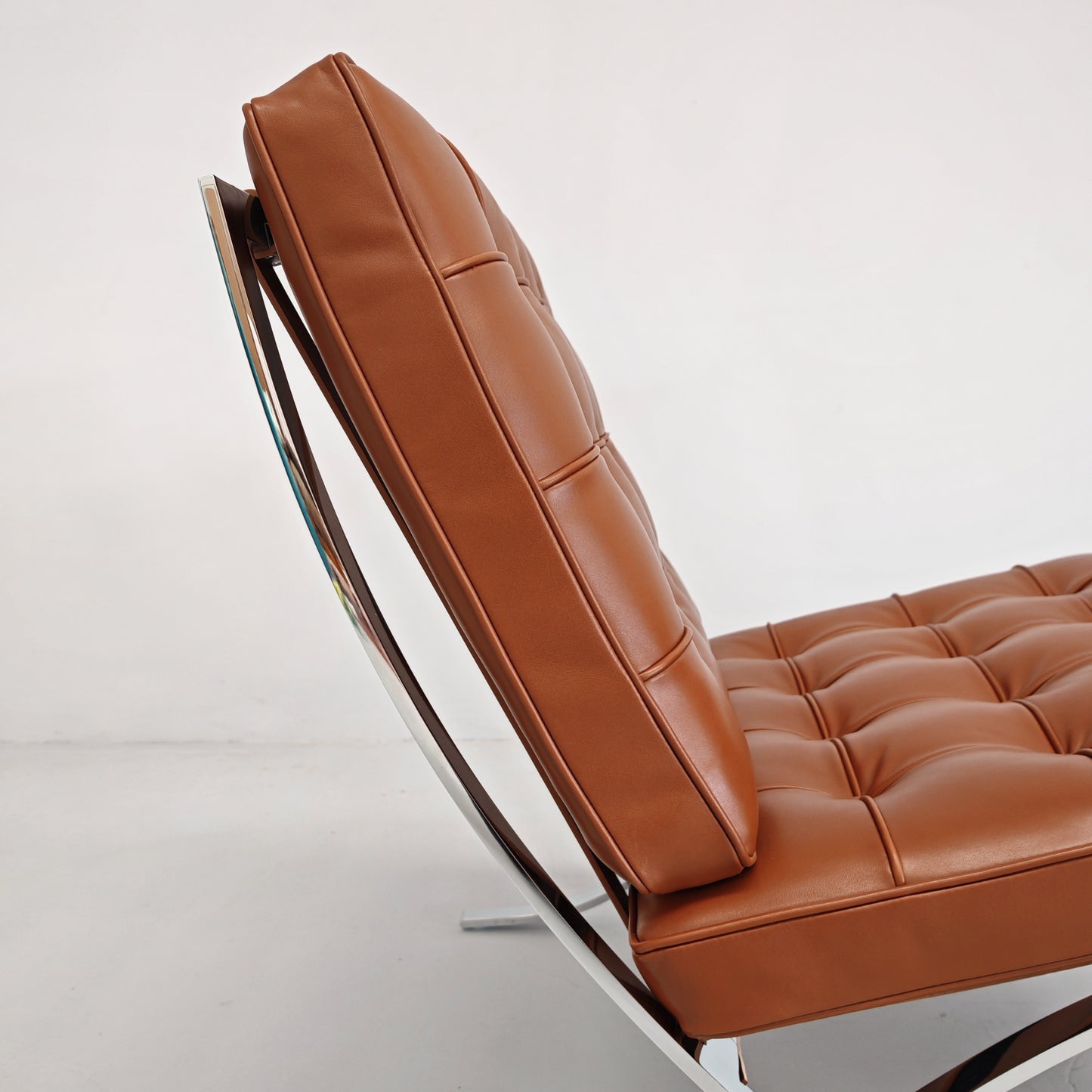 Coppia di ICONICHE POLTRONE IN PELLE COGNAC Tabacco Poltrone Barcelona Ludwig Mies van der Rohe per Knoll