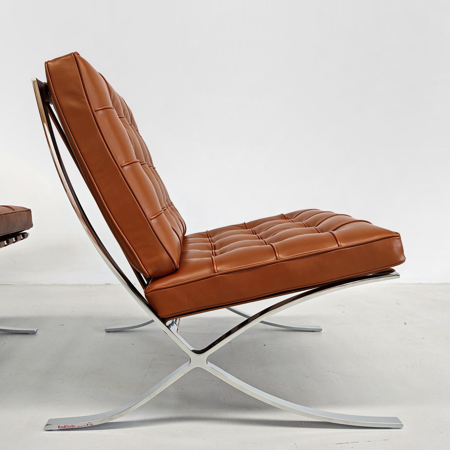 Coppia di ICONICHE POLTRONE IN PELLE COGNAC Tabacco Poltrone Barcelona Ludwig Mies van der Rohe per Knoll