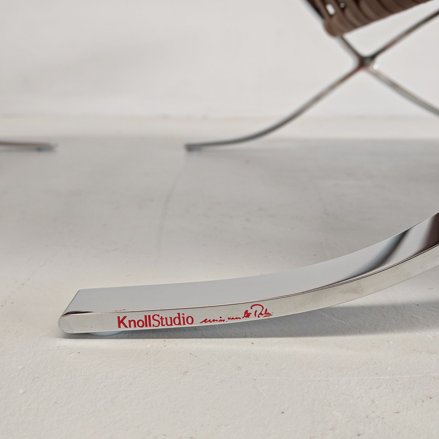 Coppia di ICONICHE POLTRONE IN PELLE COGNAC Tabacco Poltrone Barcelona Ludwig Mies van der Rohe per Knoll
