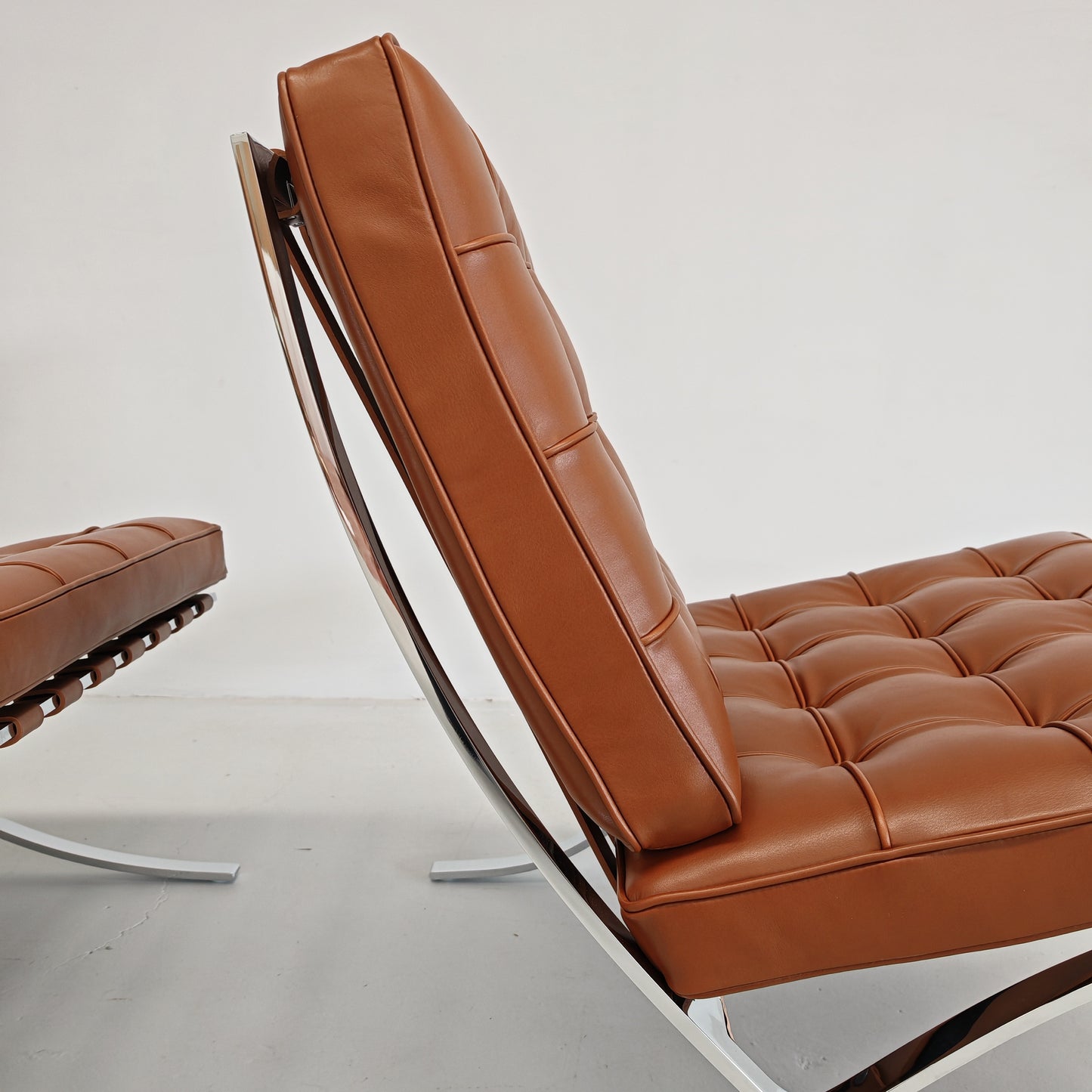 Coppia di ICONICHE POLTRONE IN PELLE COGNAC Tabacco Poltrone Barcelona Ludwig Mies van der Rohe per Knoll