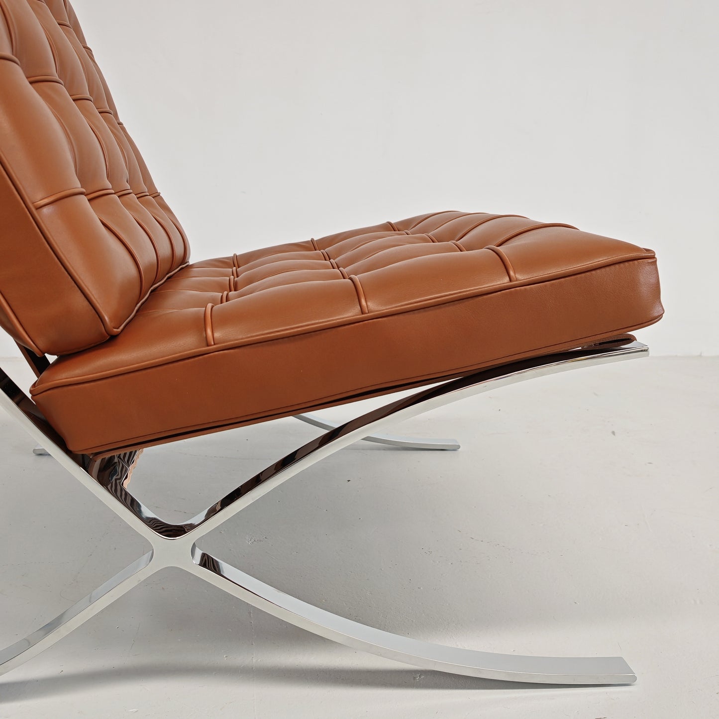 Coppia di ICONICHE POLTRONE IN PELLE COGNAC Tabacco Poltrone Barcelona Ludwig Mies van der Rohe per Knoll