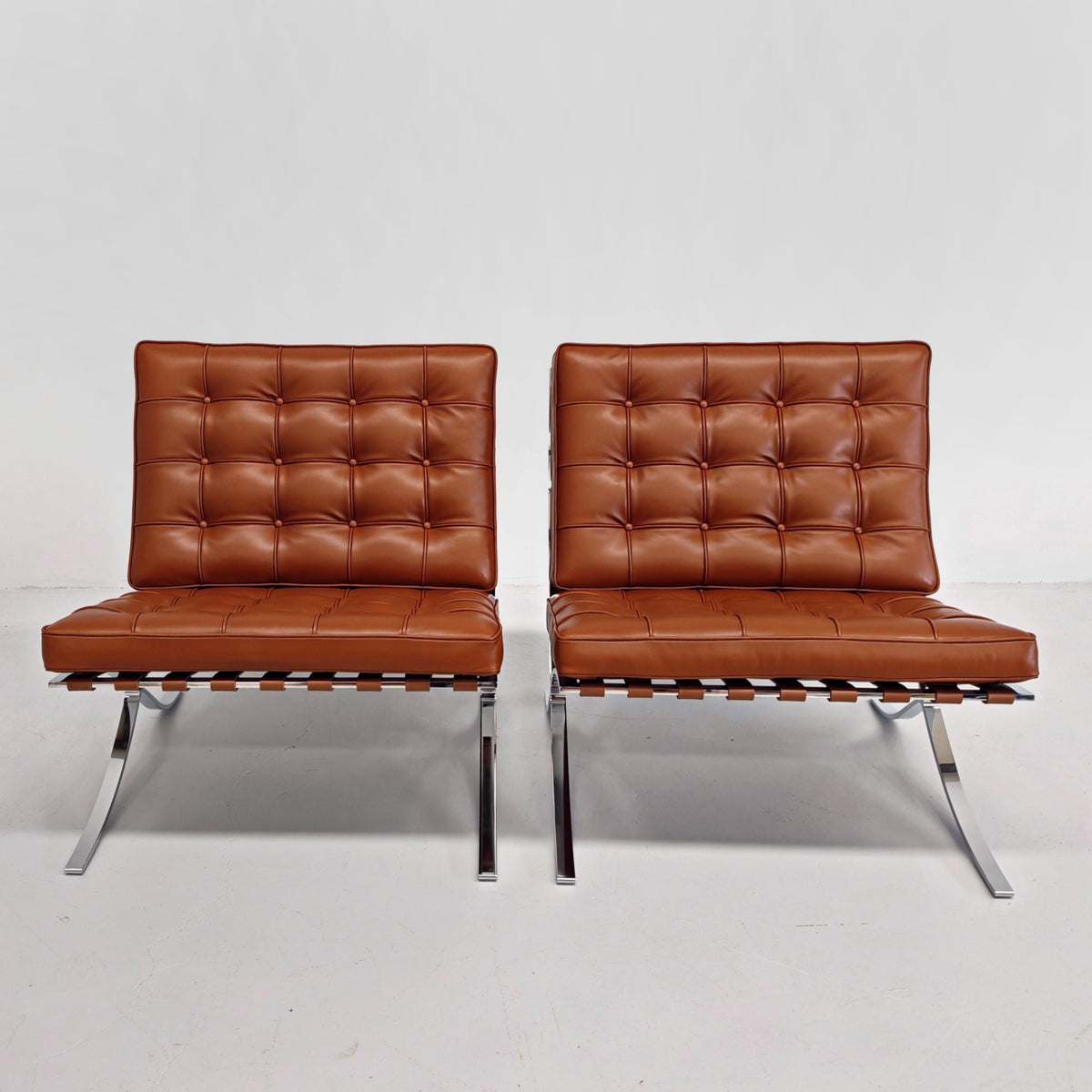 Coppia di ICONICHE POLTRONE IN PELLE COGNAC Tabacco Poltrone Barcelona Ludwig Mies van der Rohe per Knoll