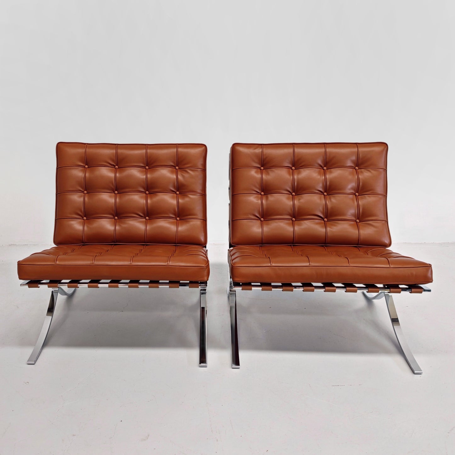 Coppia di ICONICHE POLTRONE IN PELLE COGNAC Tabacco Poltrone Barcelona Ludwig Mies van der Rohe per Knoll