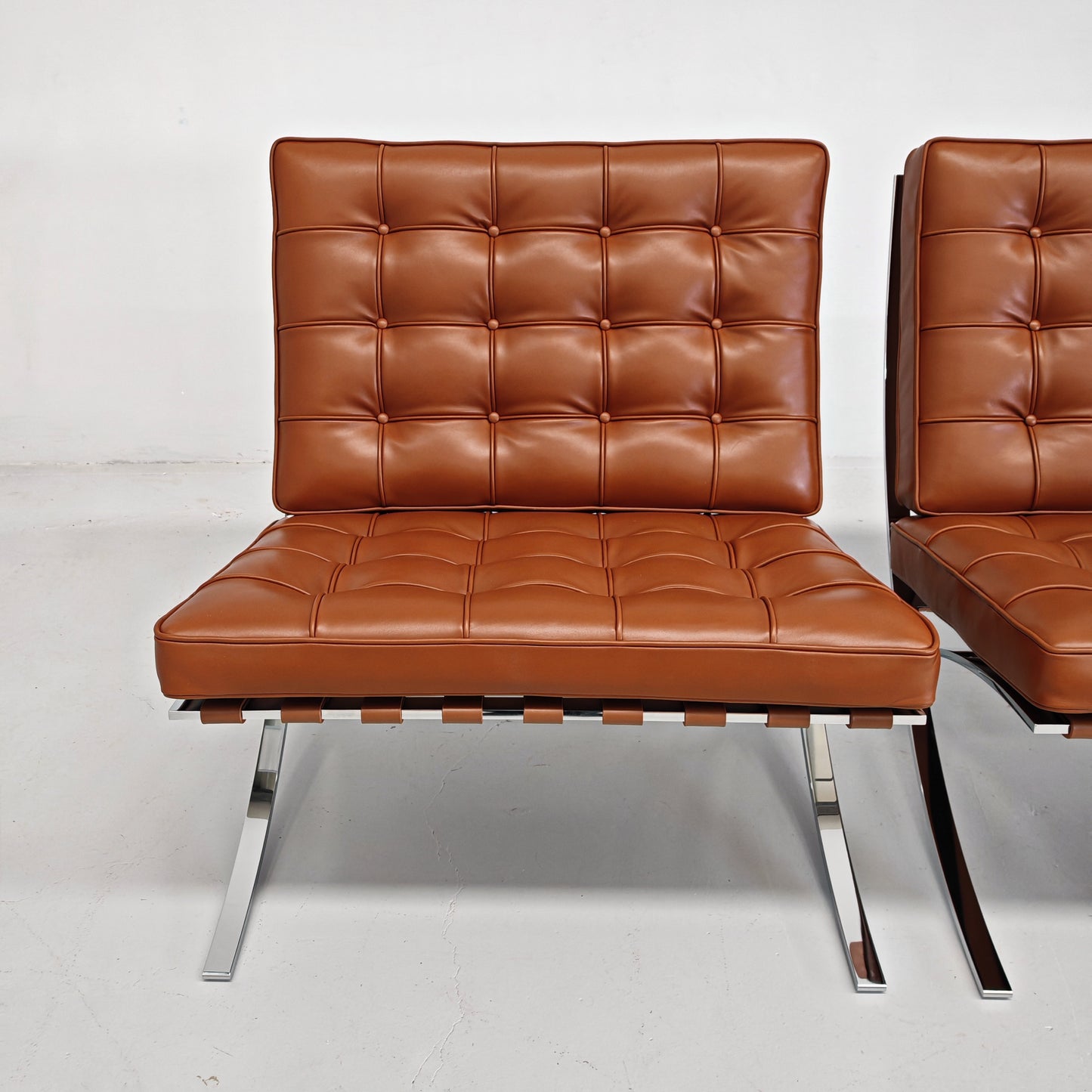 Coppia di ICONICHE POLTRONE IN PELLE COGNAC Tabacco Poltrone Barcelona Ludwig Mies van der Rohe per Knoll