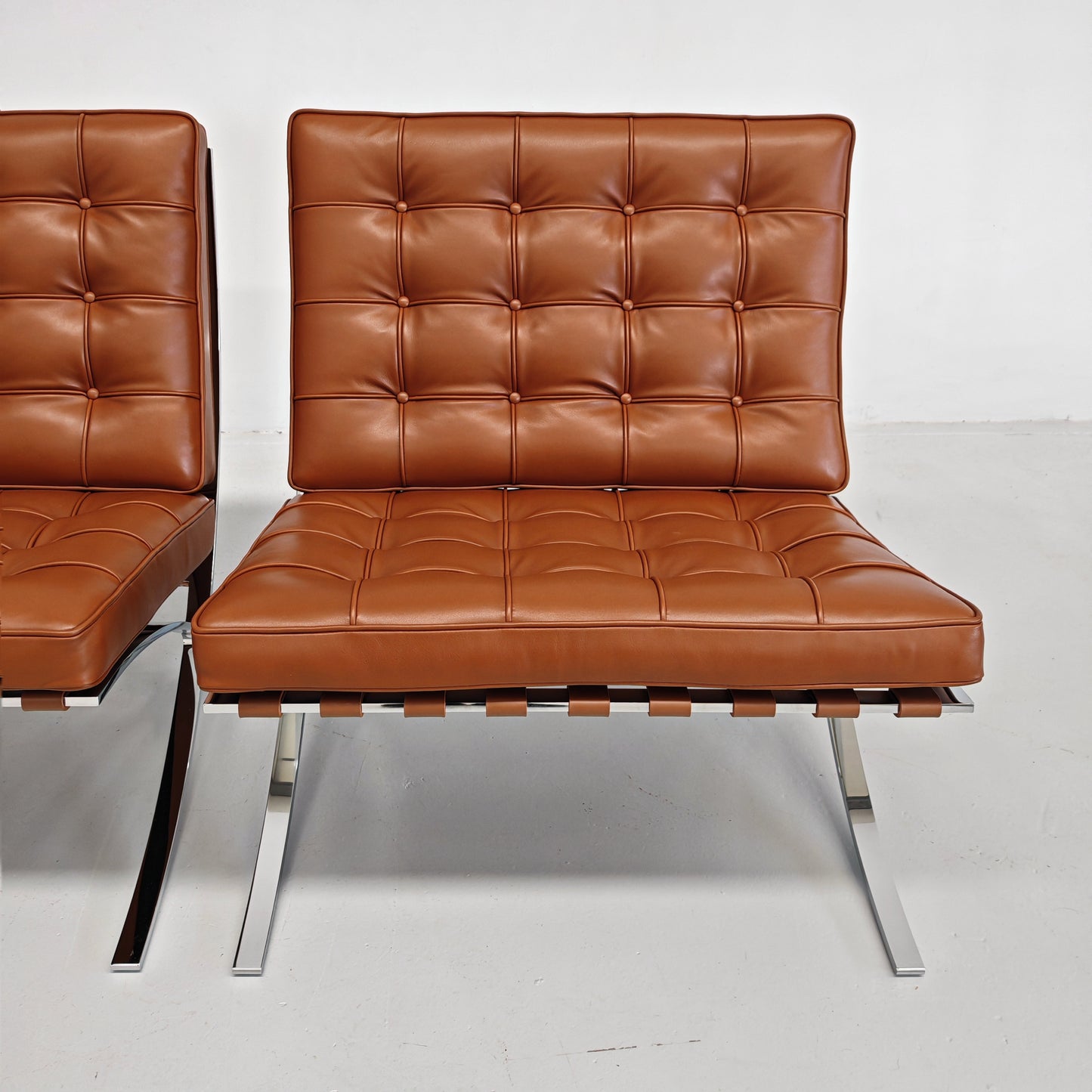 Coppia di ICONICHE POLTRONE IN PELLE COGNAC Tabacco Poltrone Barcelona Ludwig Mies van der Rohe per Knoll