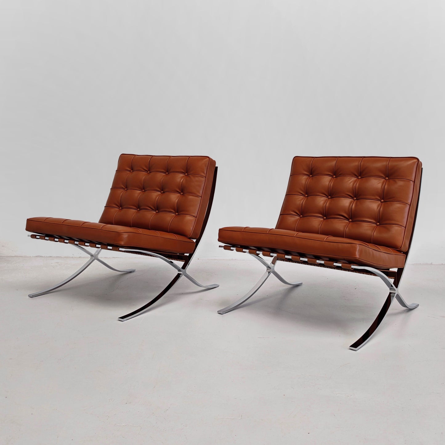 Coppia di ICONICHE POLTRONE IN PELLE COGNAC Tabacco Poltrone Barcelona Ludwig Mies van der Rohe per Knoll