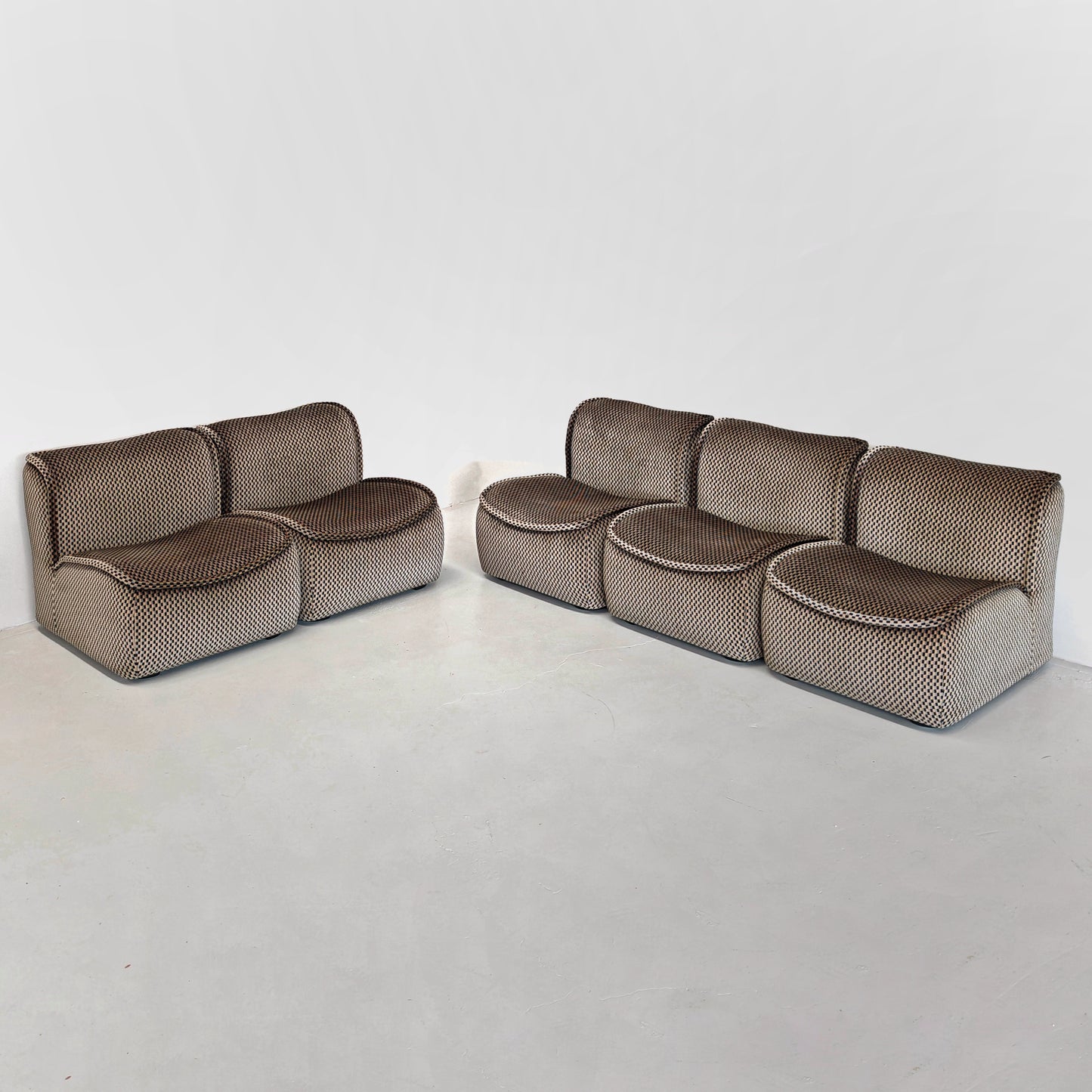 Divano modulare velluto optical mod. Calida Arch. Giudici per COIMA anni 70