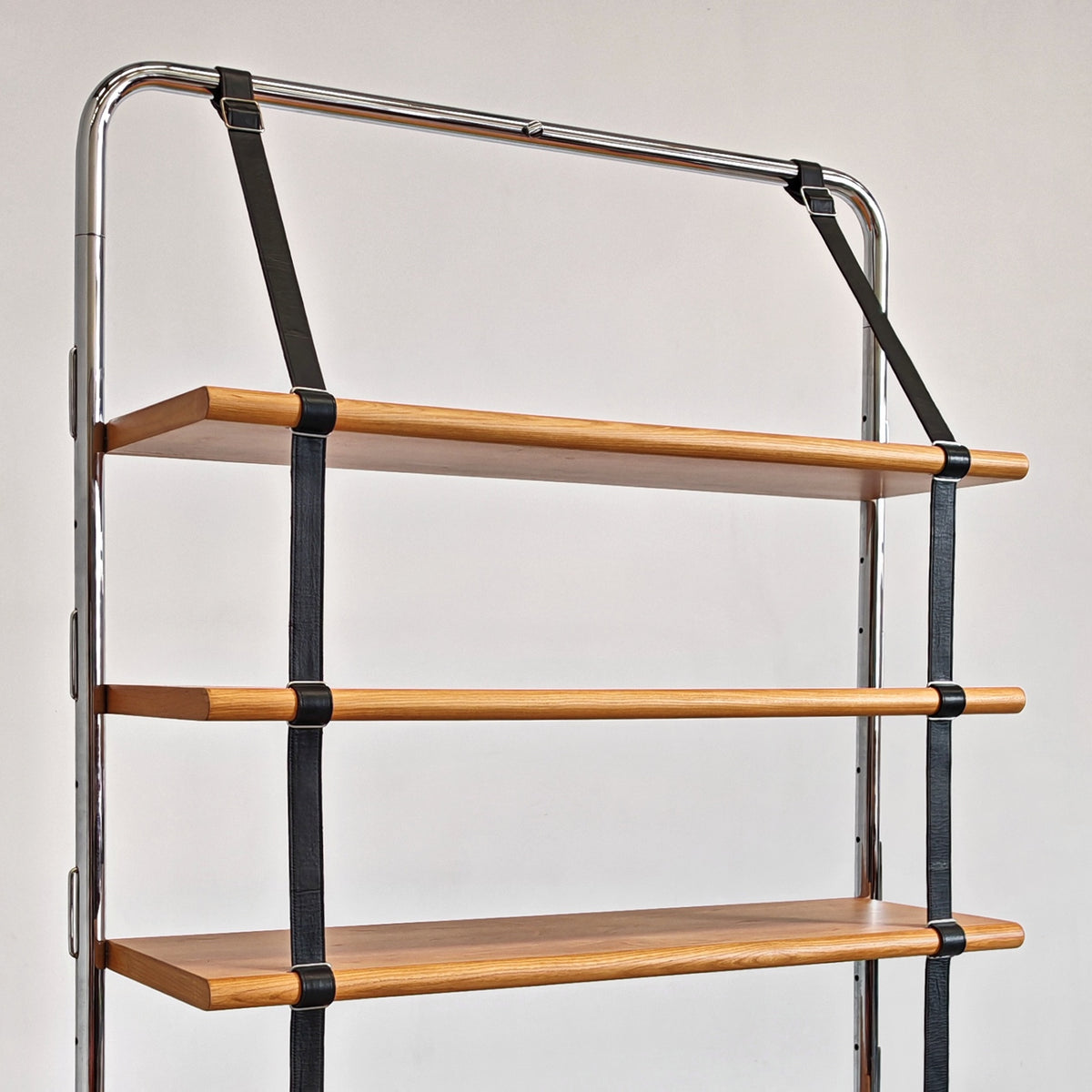 Libreria posto moderna pelle e legno modello "Jumbo Line" di Luigi Massoni per Poltrona Frau anni 70