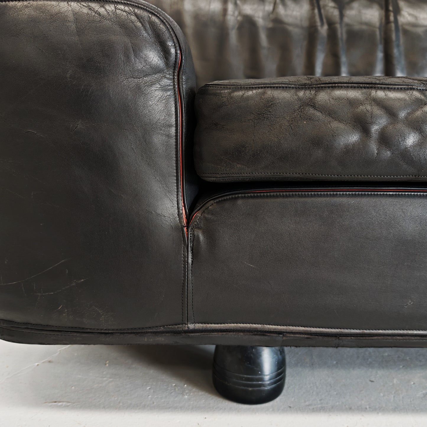 Divano pelle nera Franco Poli per Bernini anni 80