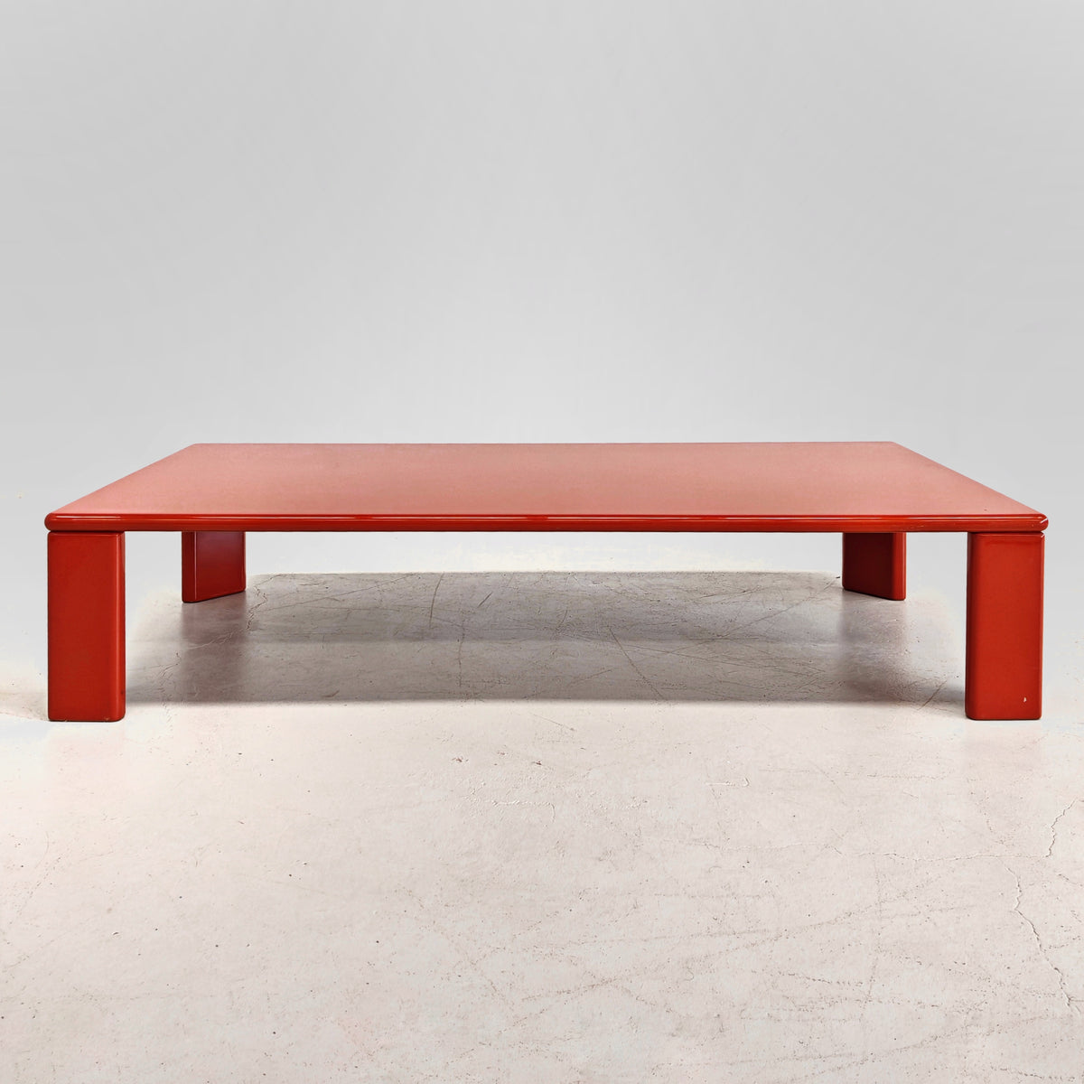 Table basse rectangulaire laquée rouge/orange Ming de K. Takahama pour Simon Gavina, années 70